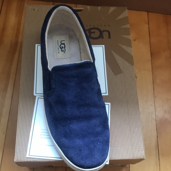 Ugg - Picture 4 of 4